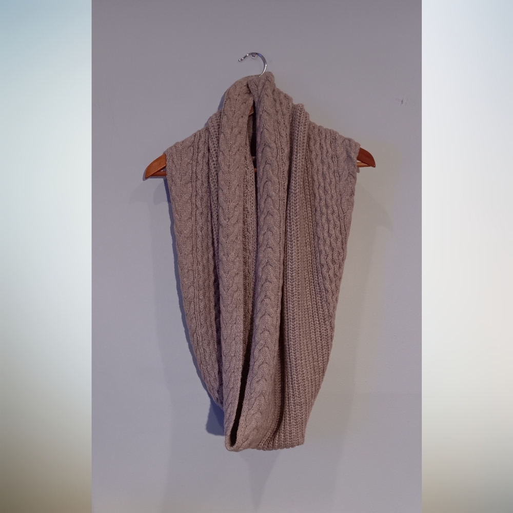 Club Monaco Cable Knit Infinitive Scarf Light Gray OS
